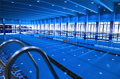 恒溫國際標(biāo)準(zhǔn)游泳池/?？诙飨榈禺a(chǎn)北大附小游泳館